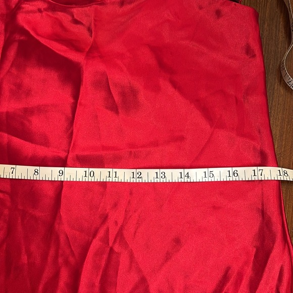 Silky red night gown - Picture 7 of 7